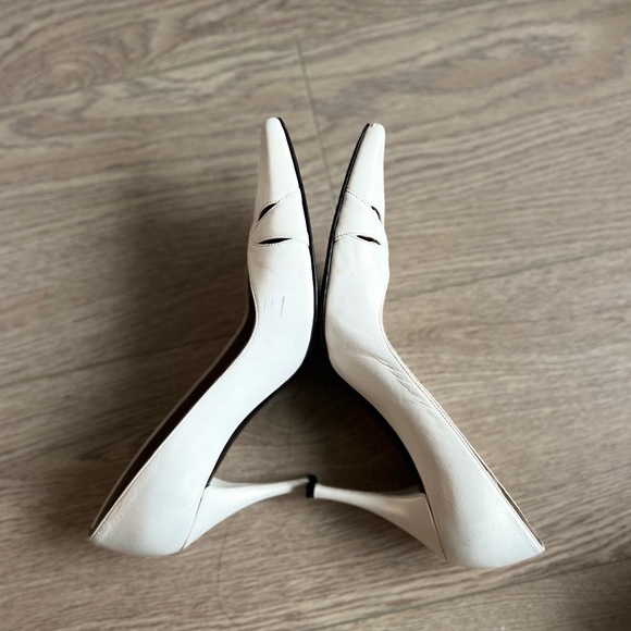 Vintage Stuart Weitzman White/Cream Pointed-Toe Leather Pumps Heels - Picture 8 of 9
